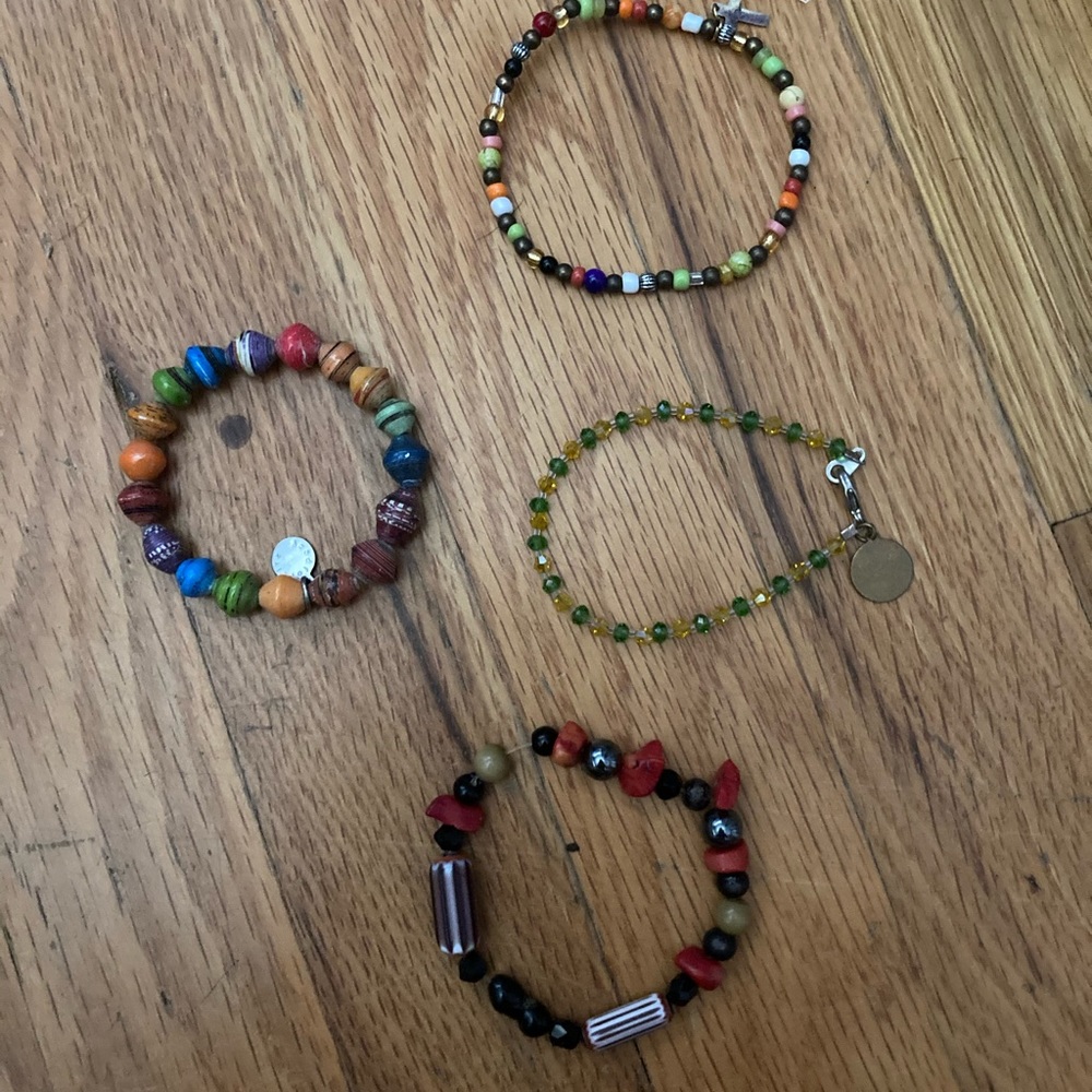Set of bracelets.
